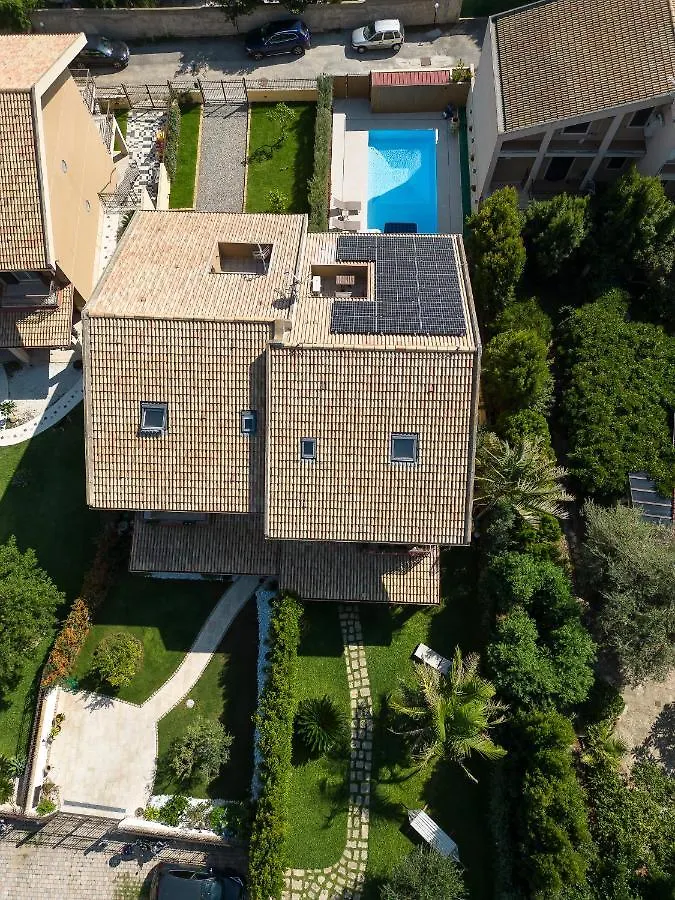 Domus Aurige Villa Messina